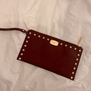 Michal Kors wristlet
